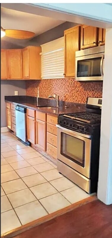 Foto del edificio - 2019 Newton St NE