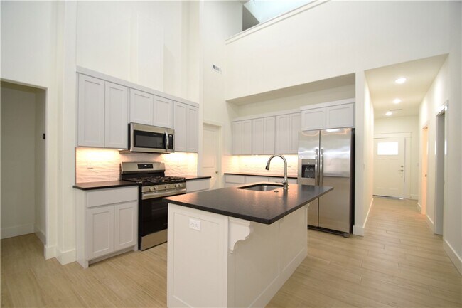 Building Photo - 674 Sun Meadows Loop