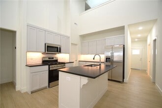 Building Photo - 723 Sun Meadows Loop
