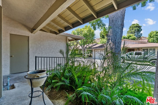 Building Photo - 26851 Oak Branch Cir