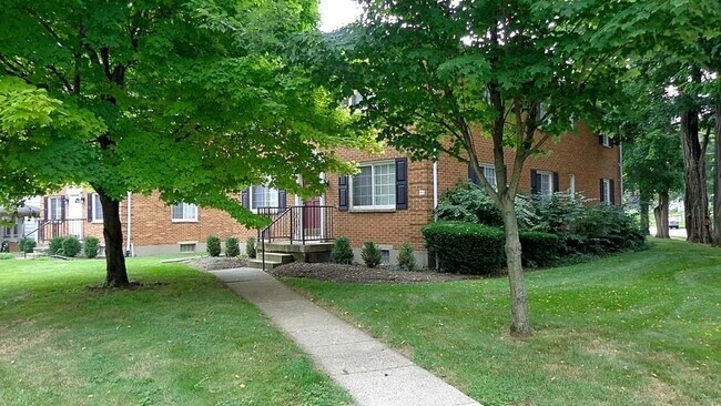 Foto del edificio - 2220 W Schantz Ave