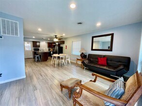 Building Photo - 9775 Pine Lake Dr