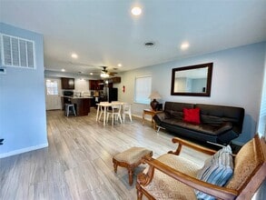 Building Photo - 9775 Pine Lake Dr