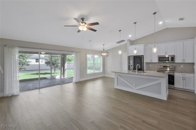 Foto del edificio - 2806 22nd St W