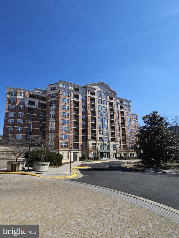Building Photo - 11760 Sunrise Valley Dr