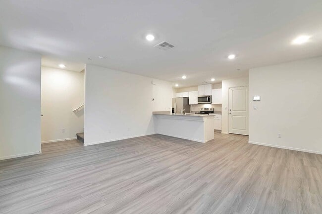 Building Photo - Modern Elegance in Inspirada!