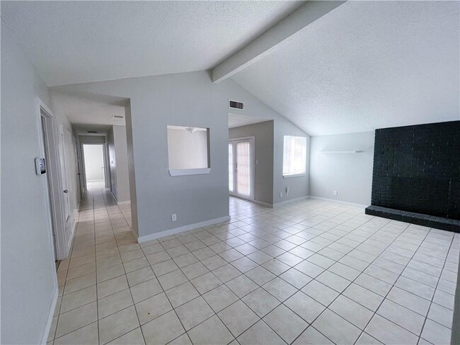 Building Photo - 1209 Kenyon Dr