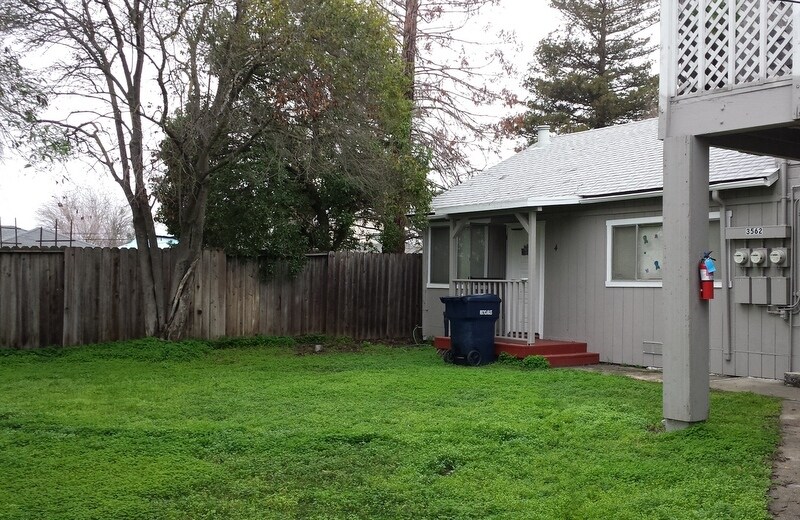 Foto principal - 3562 1st St