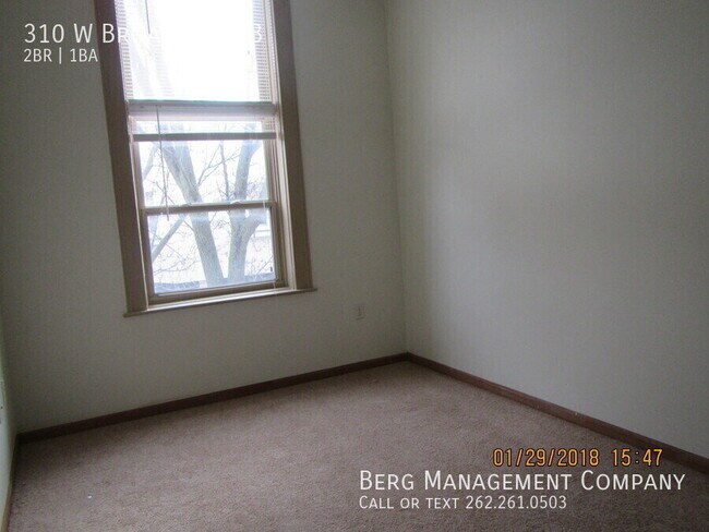Foto del edificio - 310 W Broadway