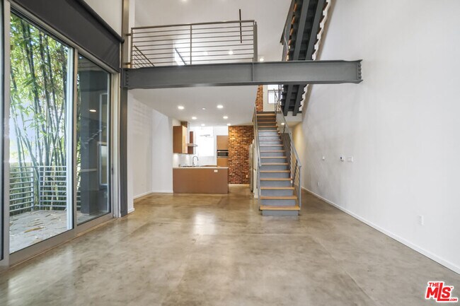 Foto del edificio - 1220 N Orange Grove Ave