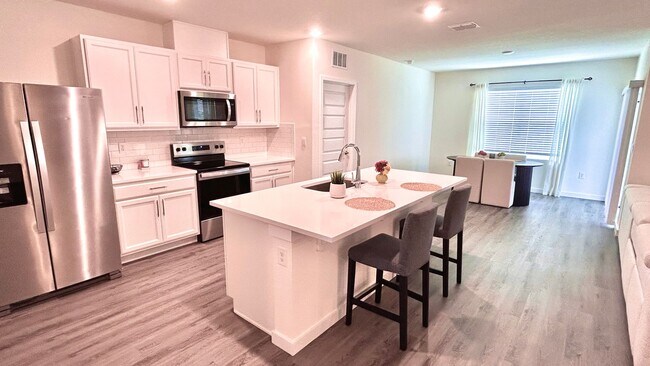 Building Photo - Like-New 3 Bedroom Home in Buena Lago – Saint Cloud, FL