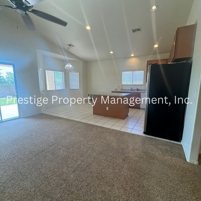 Foto del edificio - Beautiful Home with 3 Car Garage in Sonoran Ranch!