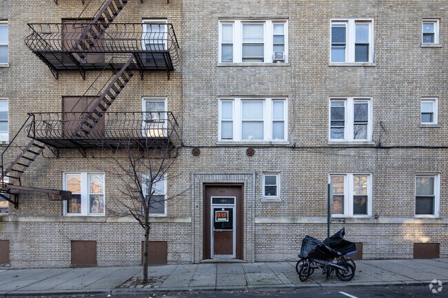 Exterior - 315 Palisade Ave