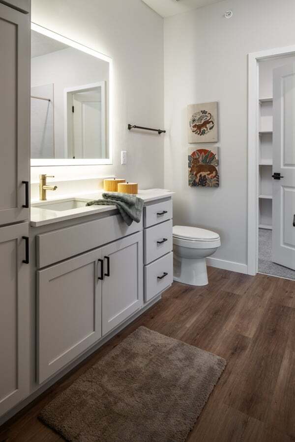 Building Photo - Broadmoor27