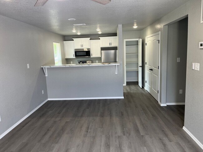 Foto del edificio - 1611 Poplar St