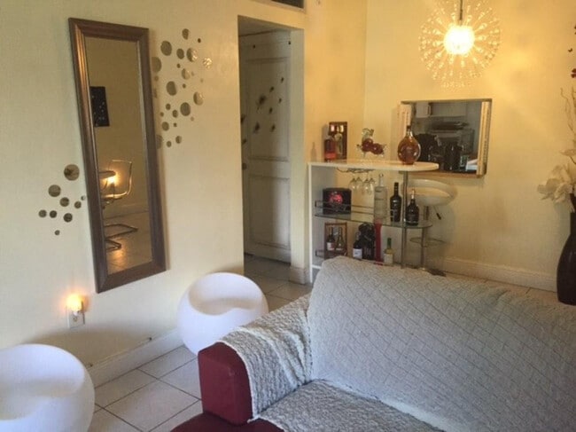 Building Photo - 1715 NE Miami Gardens Dr