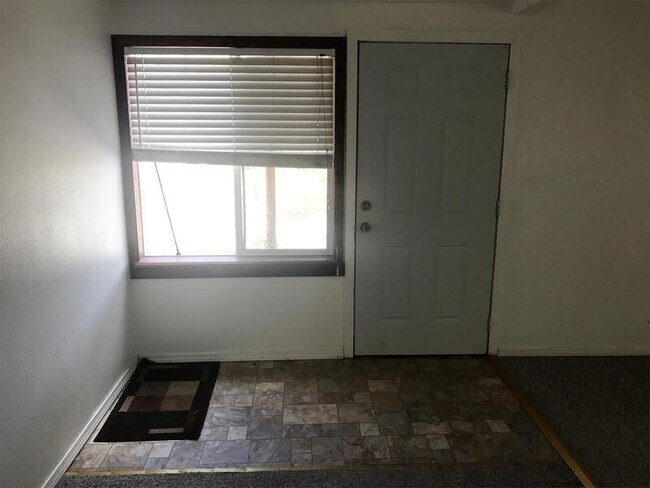 Foto del edificio - 3262 Mid Way Rd