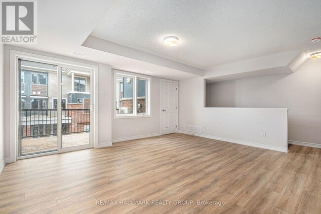 Building Photo - 279 Zenith Private