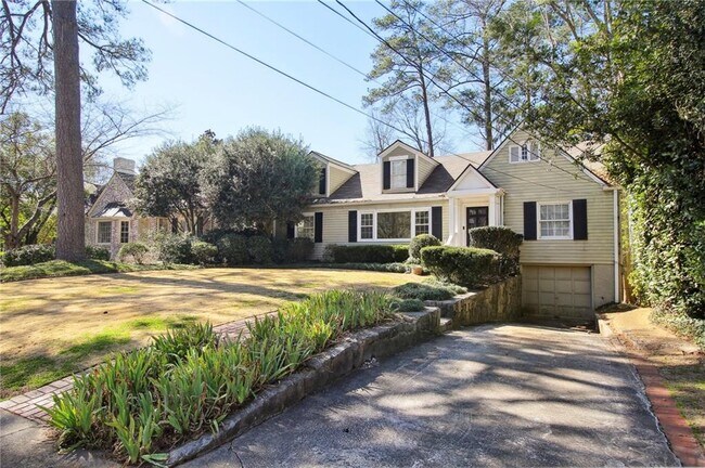 Foto del edificio - 2308 Dellwood Dr NW