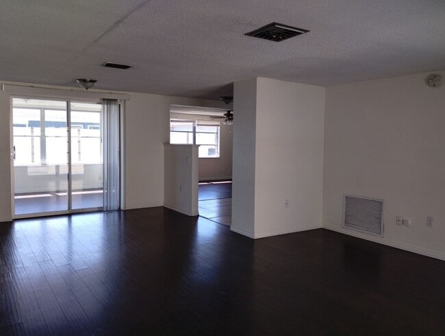 Building Photo - Charming 2BR / 2BA home with 1,455 sq ft of living space just minutes from the Gulf of America!