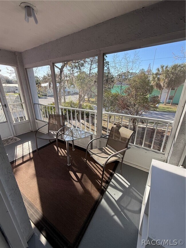 Foto del edificio - 943 SE Mayo Dr