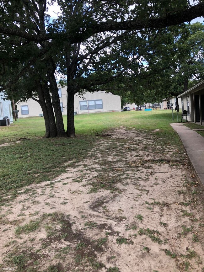 Building Photo - 2 br, 2 bath 4plex - 3200 Cougar Trl A