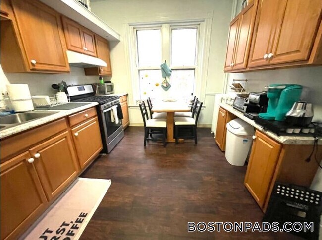 Foto del edificio - 73 Westland Ave