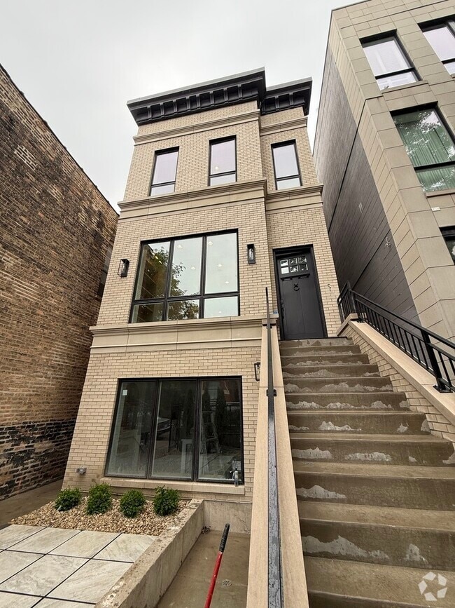 Building Photo - 2021 W Erie St