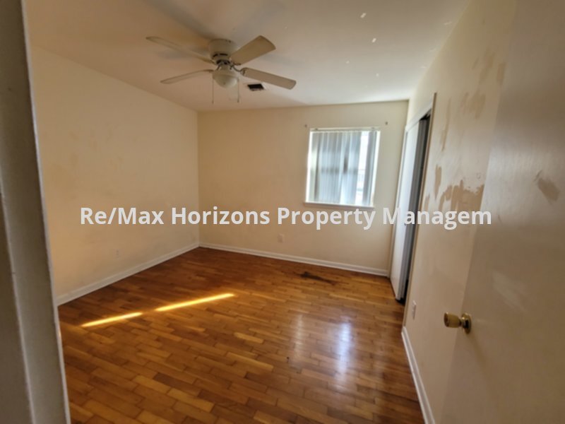 Primary Photo - 2034 Broyhill Ln