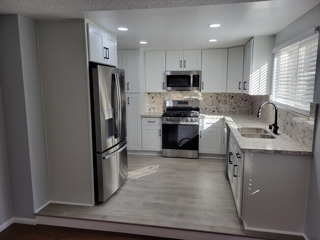 Foto del edificio - 8417 Joan Ln