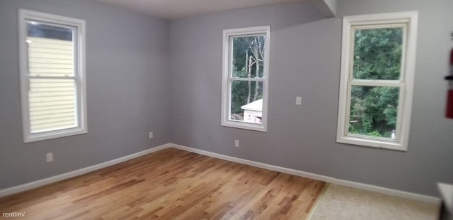 Building Photo - 3 br, 2 bath  - 140 Maple Ave Apt 2