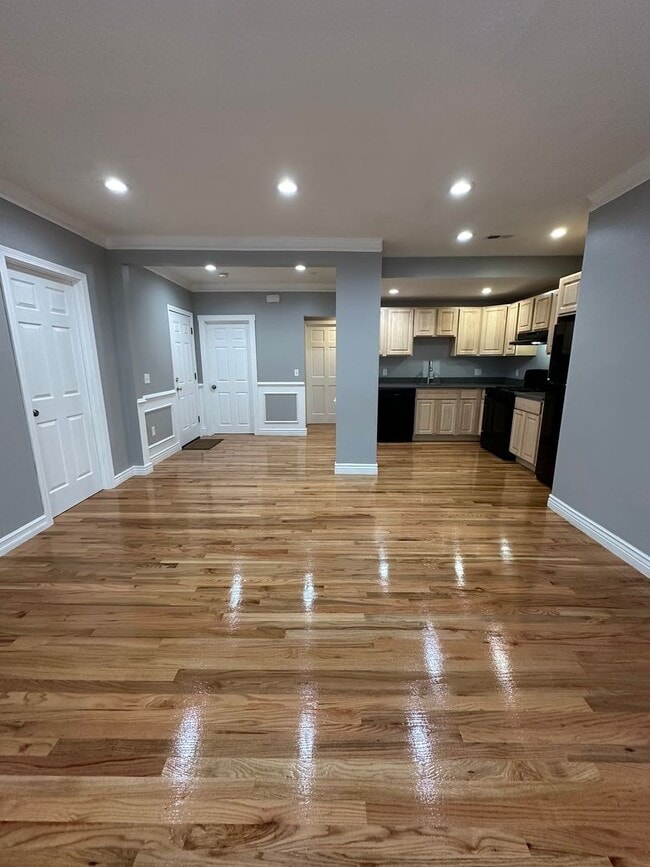 Building Photo - 95top