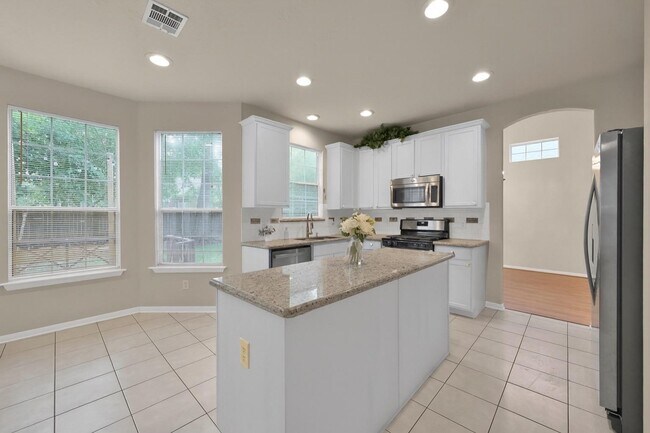 Foto del edificio - 30 Hidden Meadow Dr