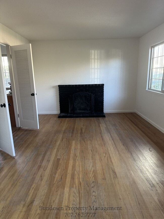 Building Photo - 601 Falcon Dr