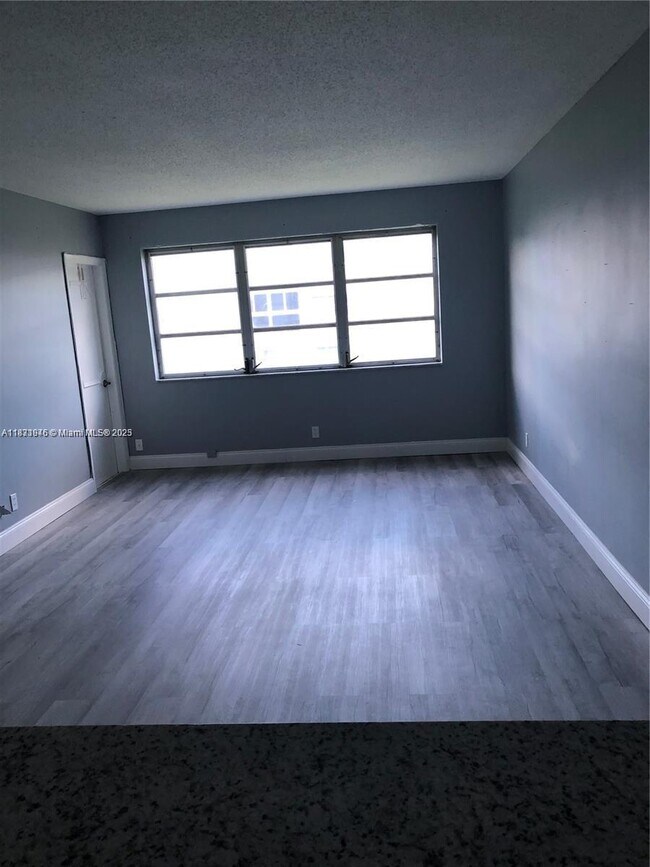 Foto del edificio - 2200 Park Ln