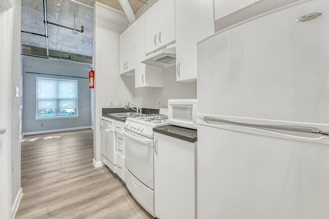 Building Photo - 1300 N St NW