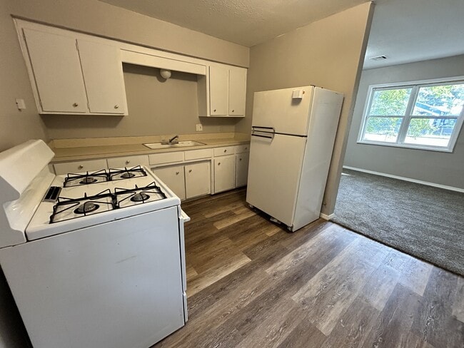 Building Photo - 210 N Frankfort Ave