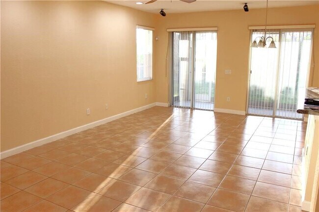 Building Photo - 10670 Old Hammock Wy