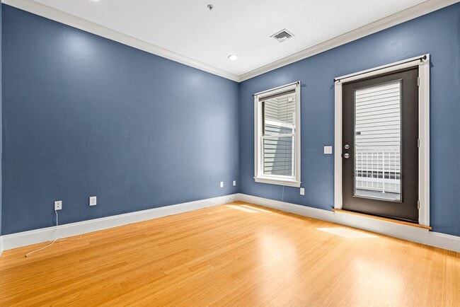 Building Photo - 368 Dorchester St