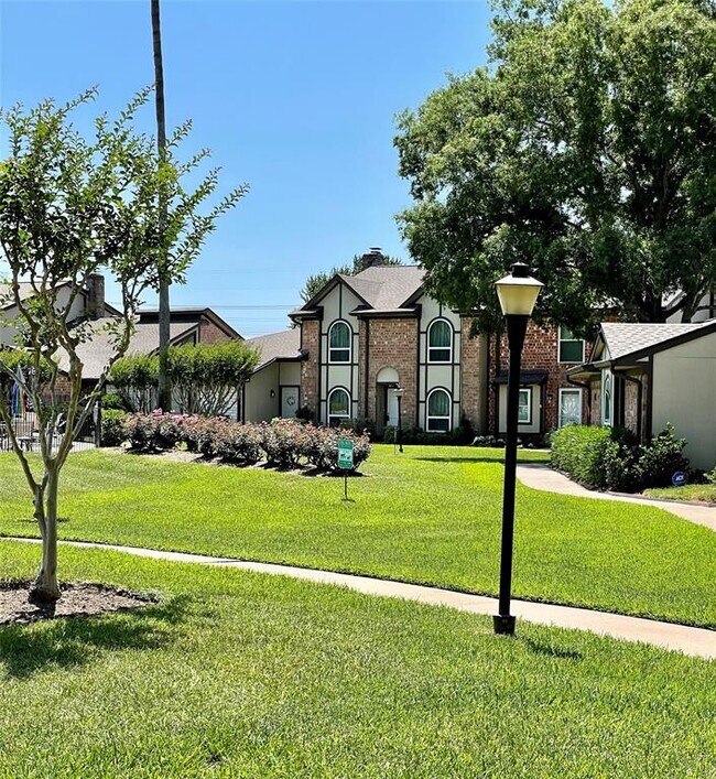 11632 S Kirkwood Rd, Stafford, TX 77477 Condo for Rent in Stafford
