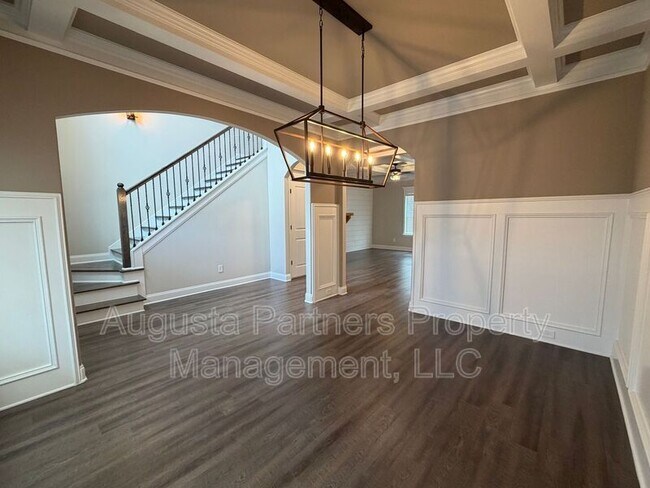 Building Photo - 3500 Hilltop Trl