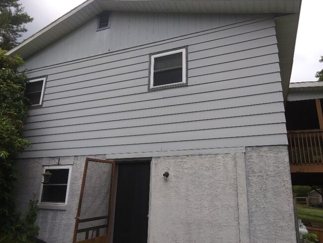 Building Photo - 20 Iona Cir