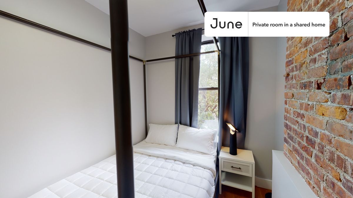 Room in Shared 3 bed/1 bath home - Room in Shared 3 bed/1 bath home