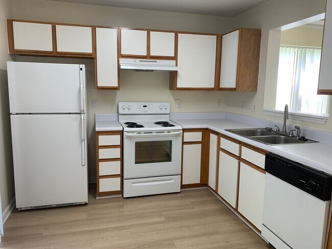 Building Photo - 231-