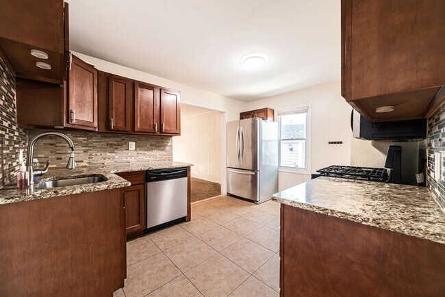 Building Photo - 4 bedroom - 1 bath - Redford - $1,495