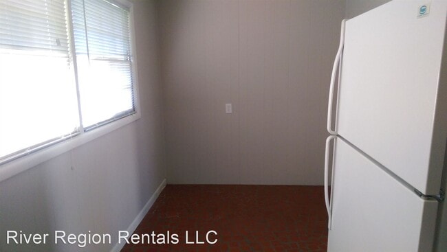 Building Photo - 3 br, 2 bath House - 915 Perry Hill Road
