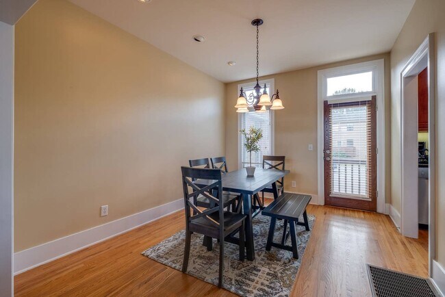 Comedor - 2215 Portland Ave