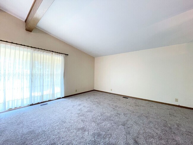 Foto del edificio - Beautiful 3 Bed 1.5 Bath Home