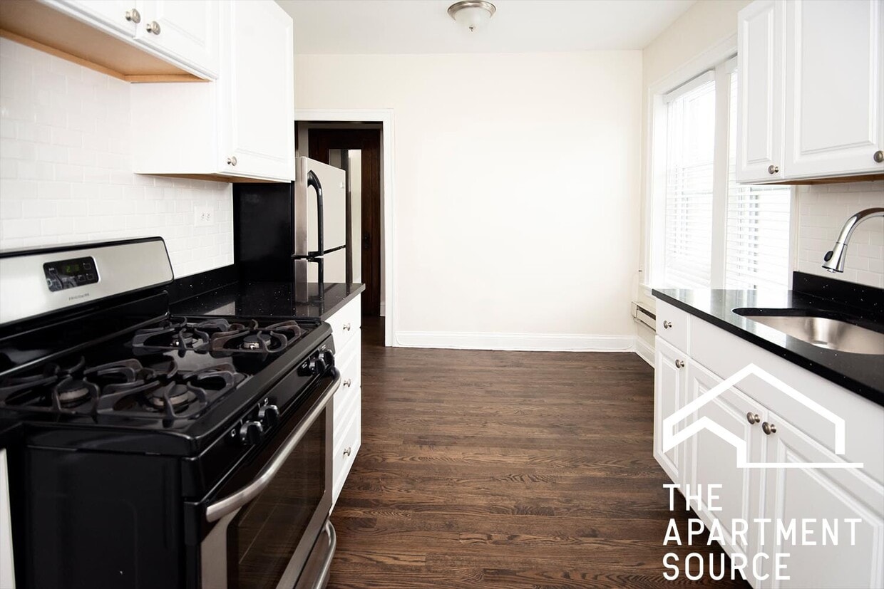 Photo - 3819.5 N Greenview Ave