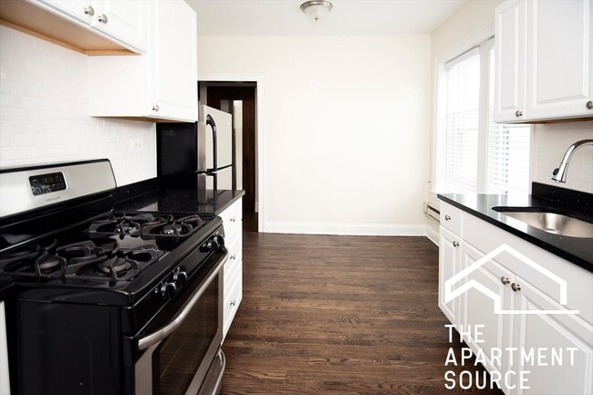Photo - 3819.5 N Greenview Ave Apartment